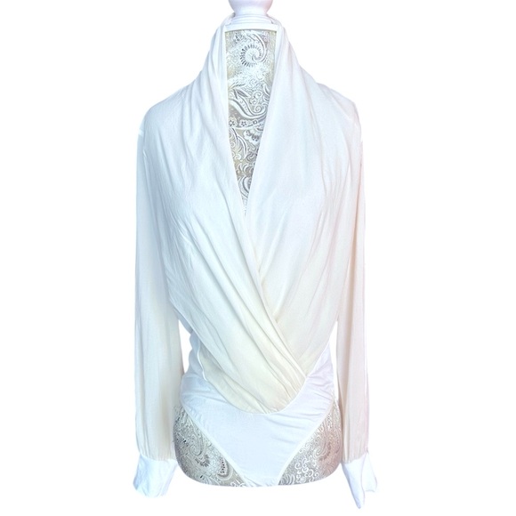 Bebe Sexy stretchy Cream drape body suit  blouse Luxury Date Brunch Size Medium - Picture 1 of 8